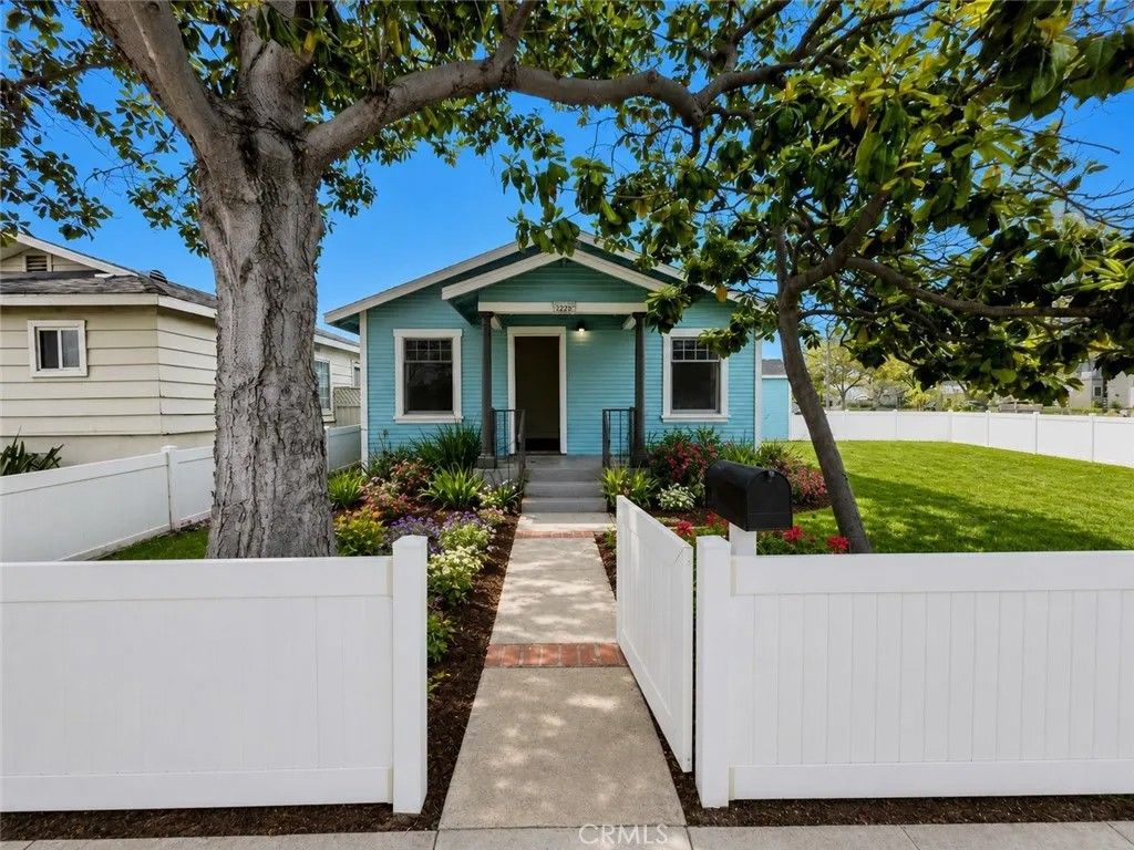 Photo of 2226 Arlington Avenue, Torrance, CA 90501 (MLS # SB26095016)