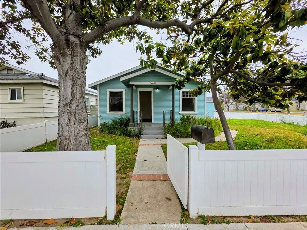 Photo of 2226 Arlington Avenue, Torrance, CA 90501 (MLS # SB26095016)