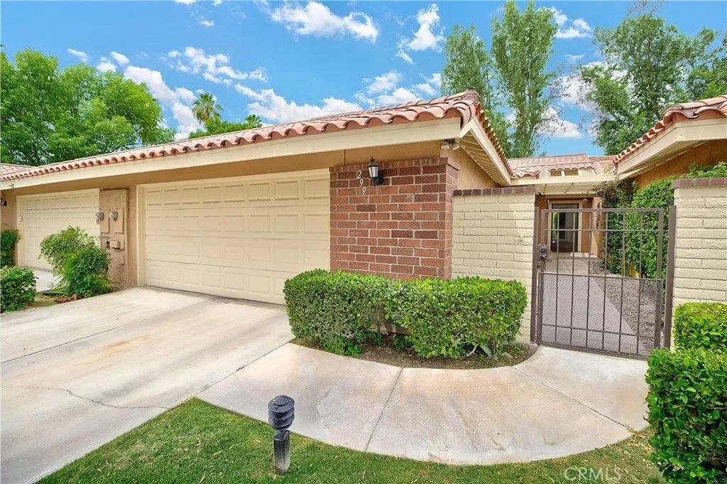 Photo of 299 Tolosa CIR, Palm Desert, CA 92260 (MLS # IV26123473)