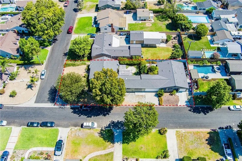 8638 Calmosa Avenue