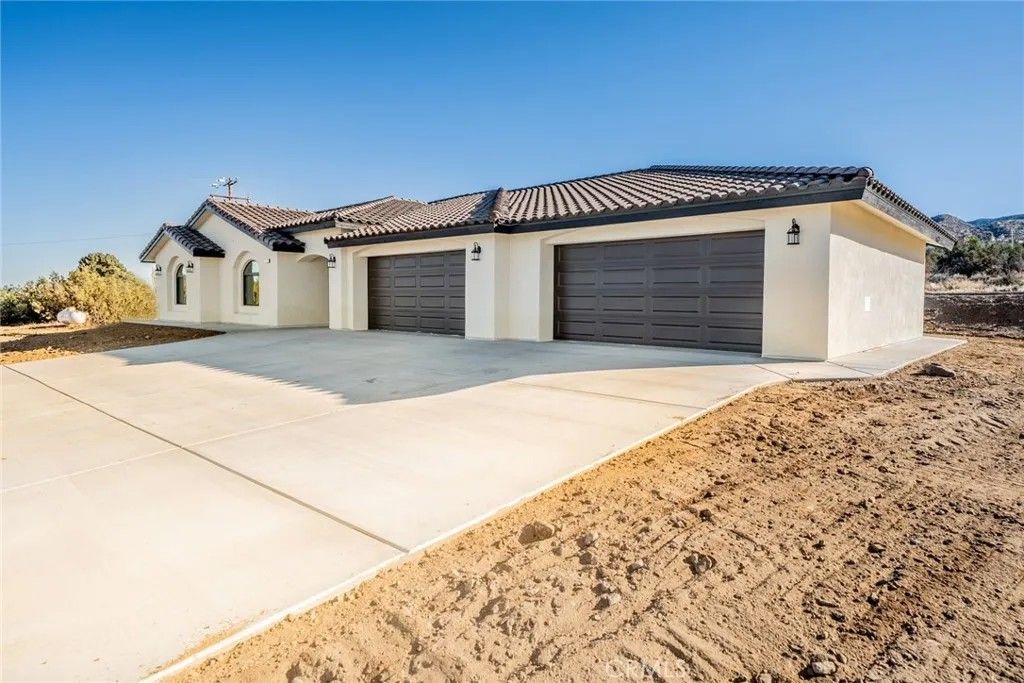 Photo of 1275 Hollister Rd, Pinon Hills, CA 92372 (MLS # IV25273295)