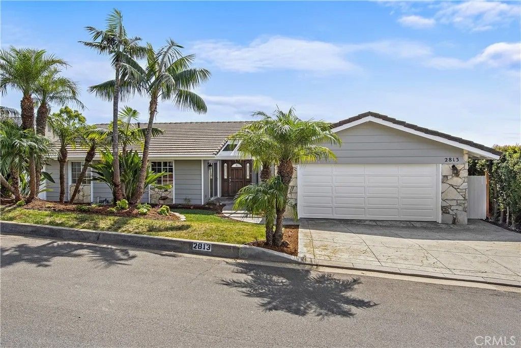 Photo of 2813 Chateau Way, Laguna Beach, CA 92651 (MLS # LG25267064)