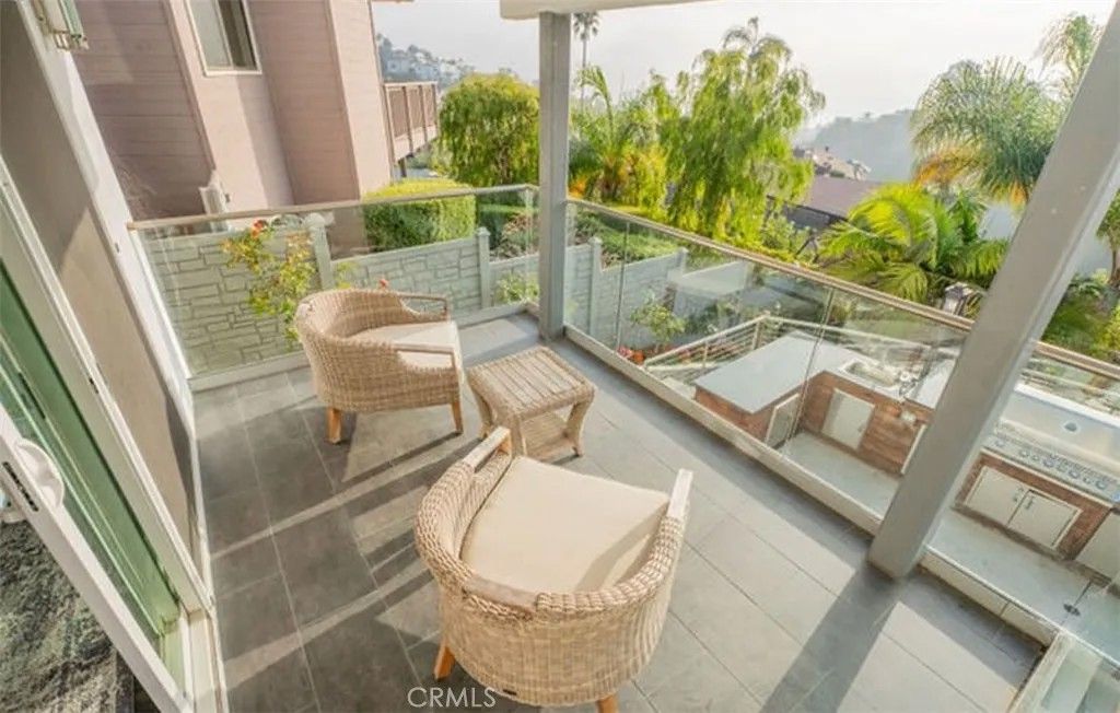 Photo of 986 Oriole Dr, Laguna Beach, CA 92651 (MLS # OC25273831)