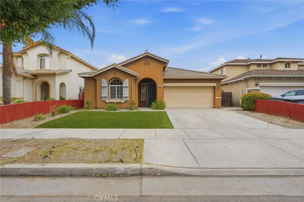 Photo of 3042 W Delta AVE, Visalia, CA 93291 (MLS # SC26154149)