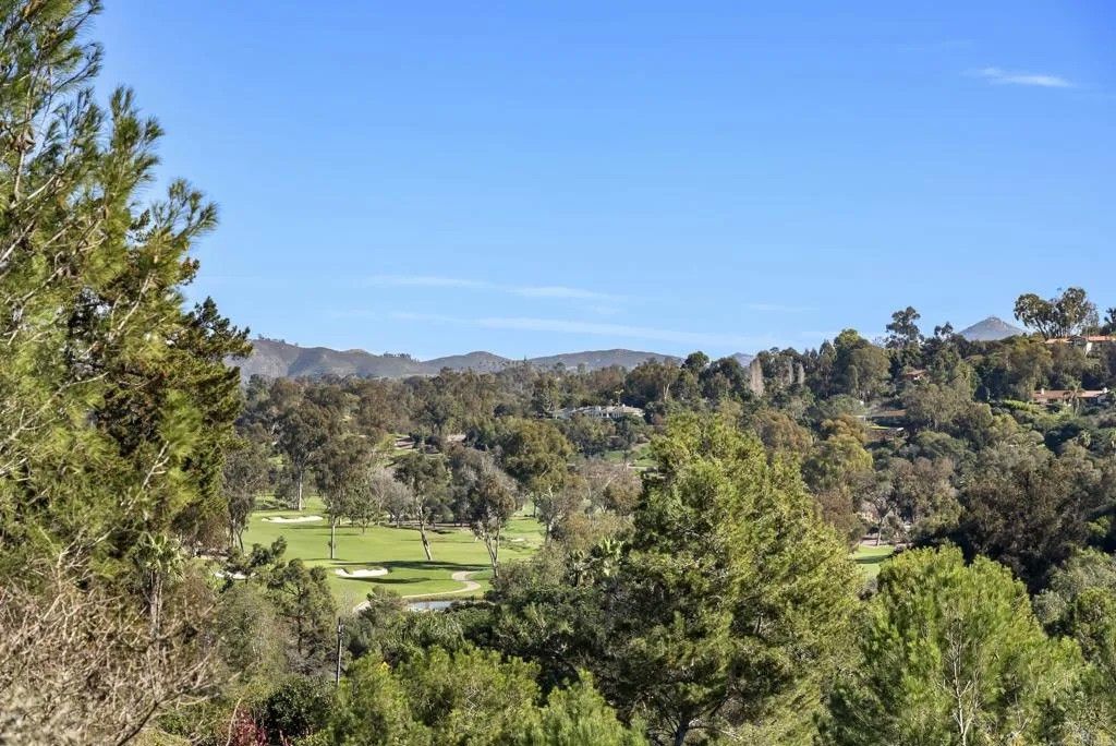 Photo of 4724 El Aspecto, Rancho Santa Fe, CA 92067 (MLS # NDP2600358)