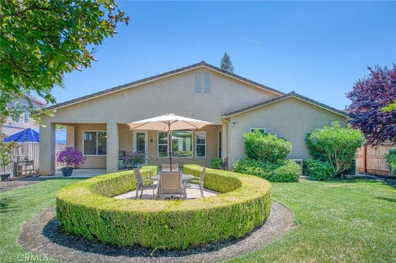 8405 N Paula
