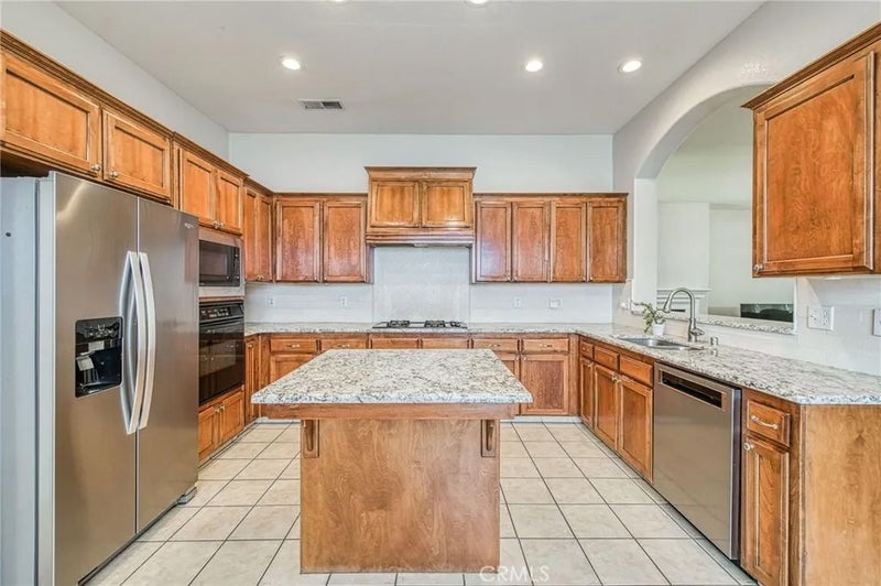 8405 N Paula