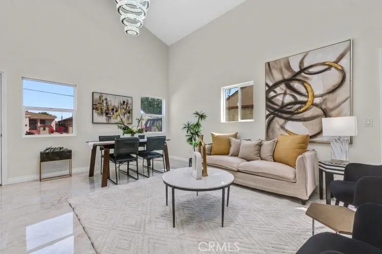 1632 W 221st