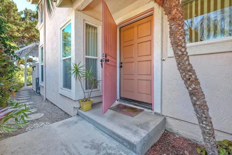 1073 Torrey Pines Road