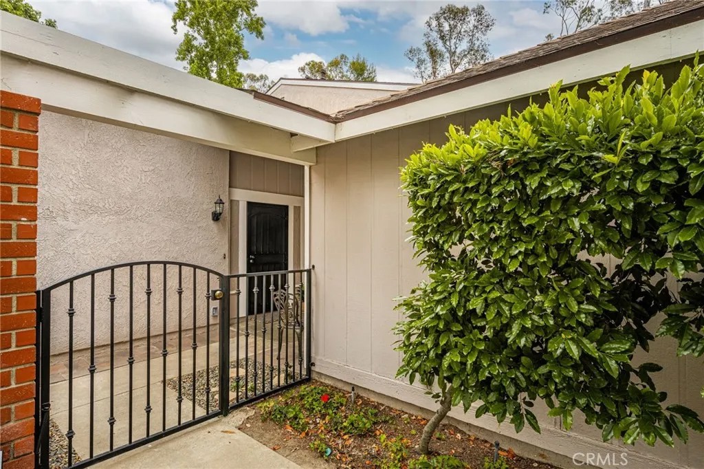 6520 E Camino Vista 1