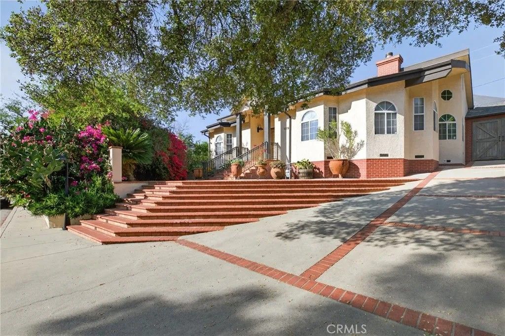 Photo of 3139 Stevens St, La Crescenta, CA 91214 (MLS # SR26104690)