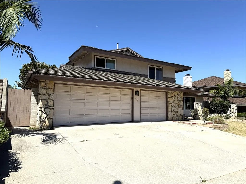 231 N Redrock