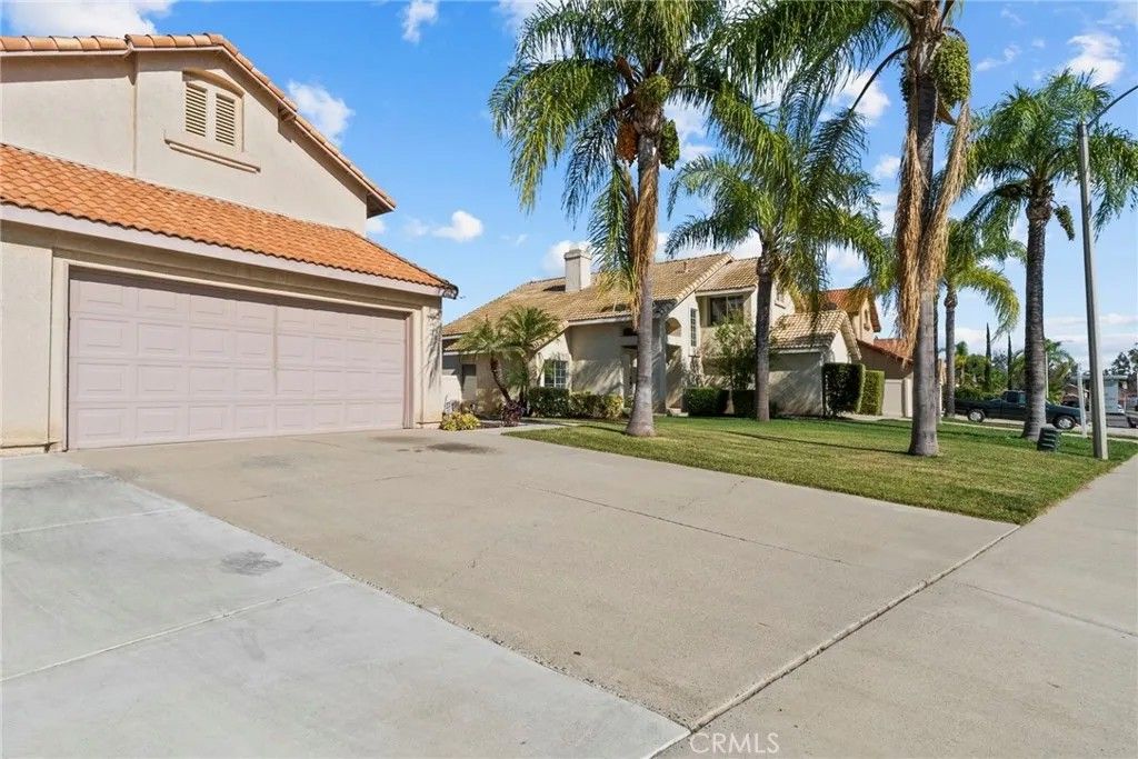 Photo of 24510 Camino Mirabella, Murrieta, CA 92562 (MLS # SW26069425)
