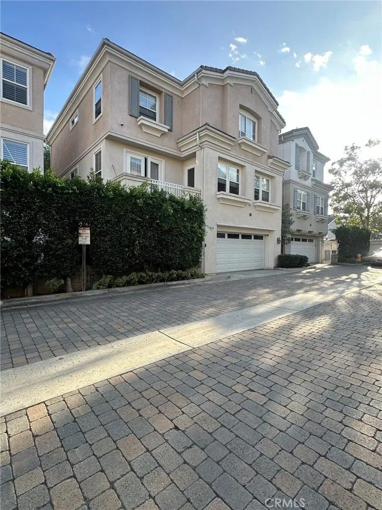7832 Daisy Circle