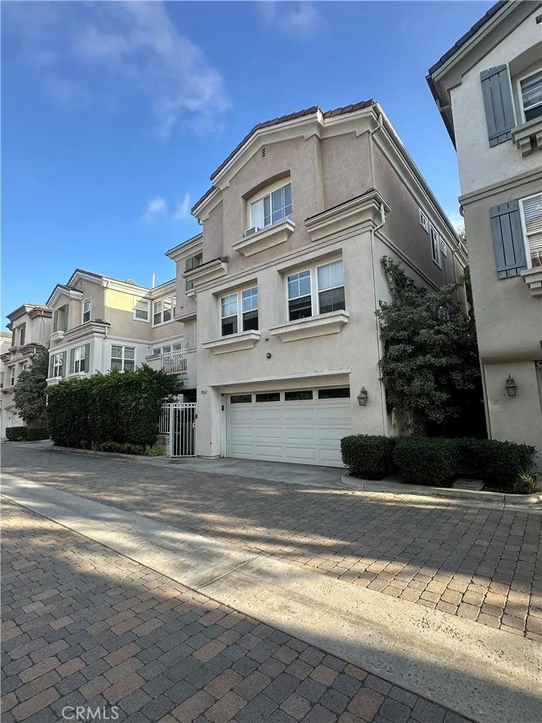 7832 Daisy Circle