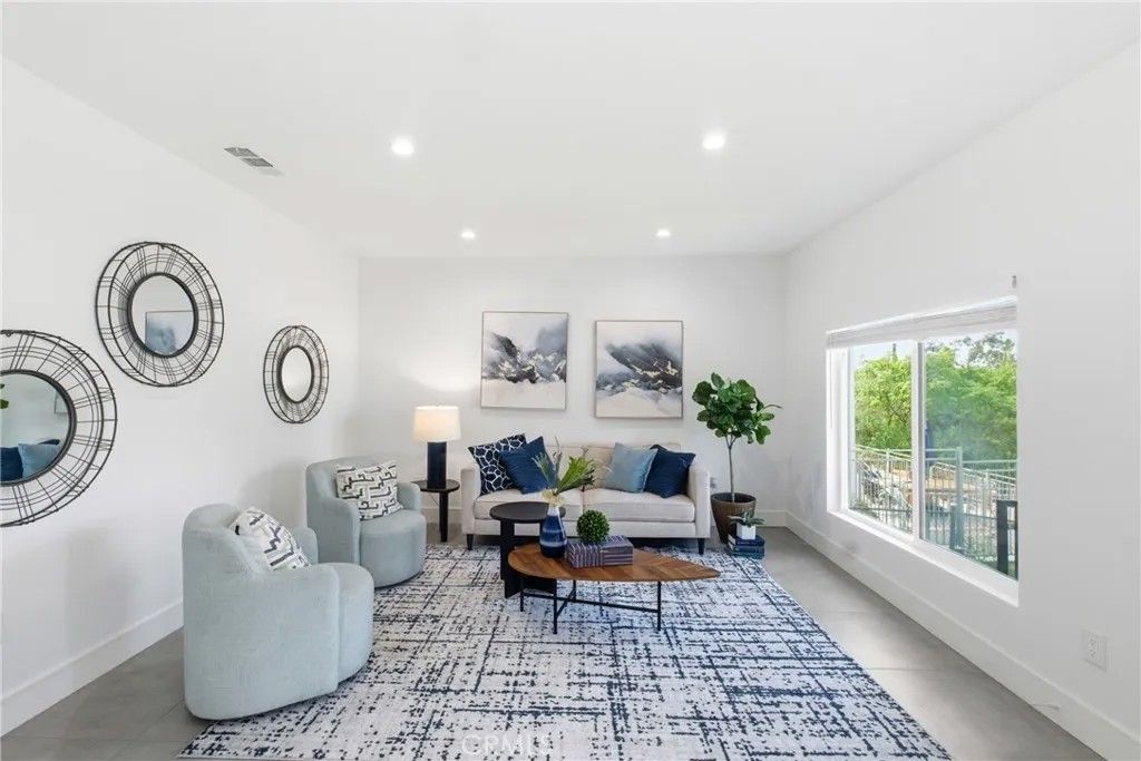 Photo of 1364 S Ridgeley Dr, Los Angeles, CA 90019 (MLS # SR26048644)