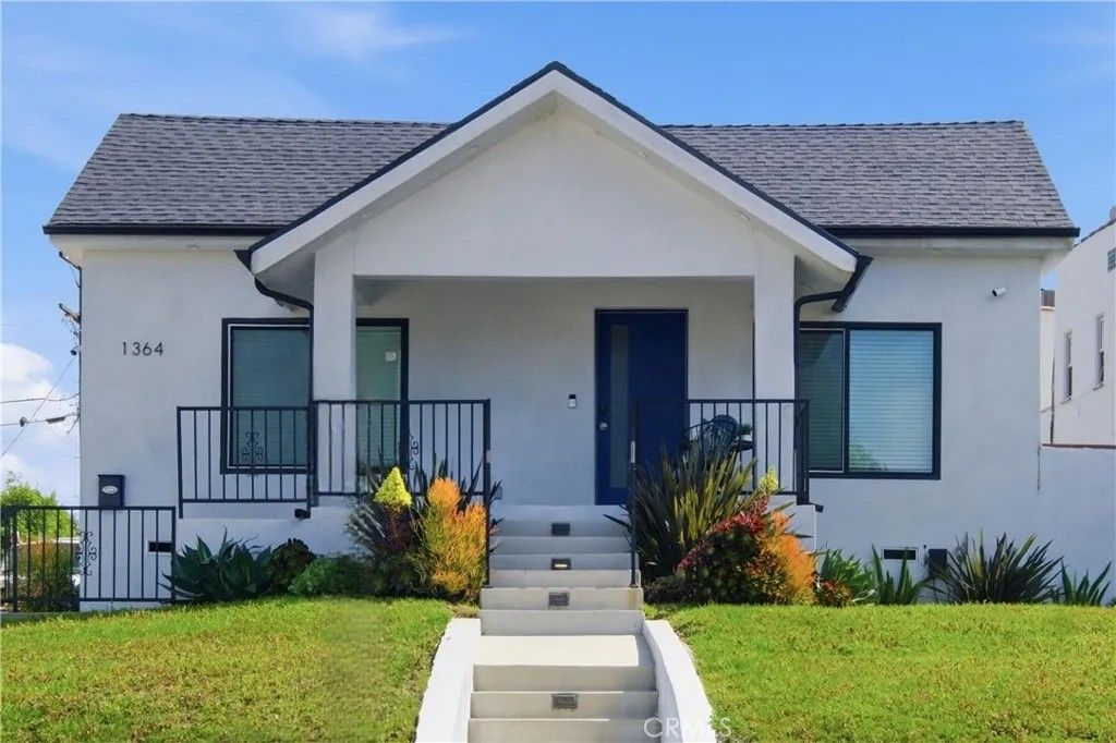 Photo of 1364 S Ridgeley Dr, Los Angeles, CA 90019 (MLS # SR26048644)