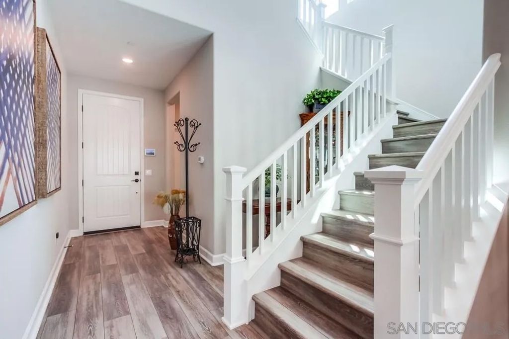 Photo of 1933 Pascal Ct, Escondido, CA 92026 (MLS # 2600323)