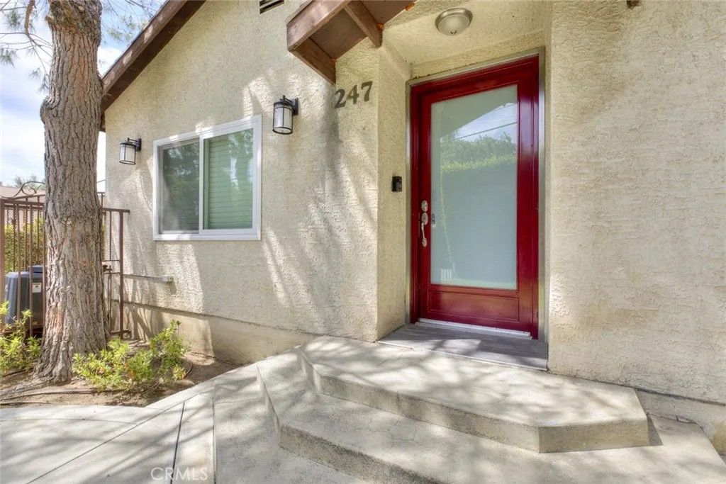 Photo of 247 N Oak Avenue, Pasadena, CA 91107 (MLS # GD26072378)