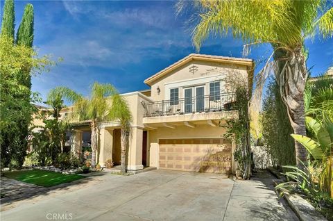 Photo of 15717 Alia Court, Canyon Country, CA 91387 (MLS # SR26023567)
