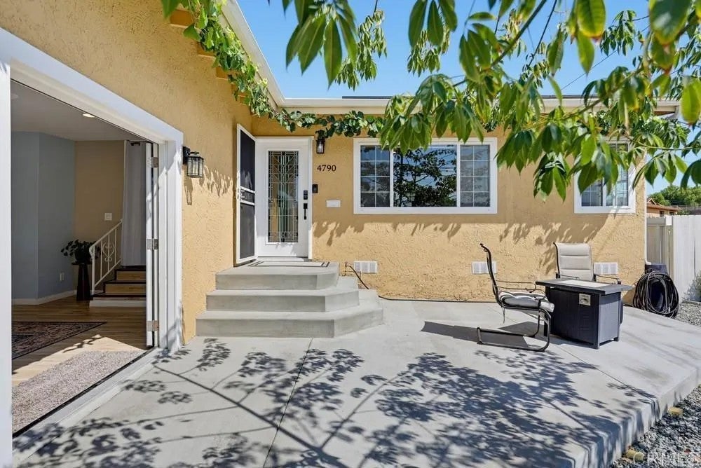 4790 Solola Ave