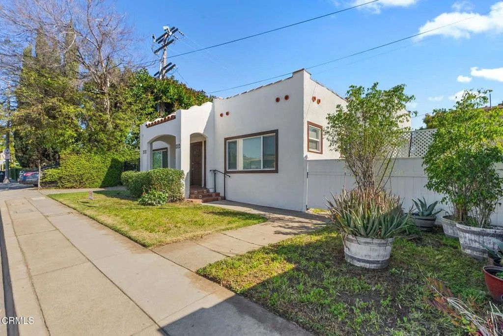 Photo of 208 N Fremont Avenue, Alhambra, CA 91801 (MLS # P1-25745)