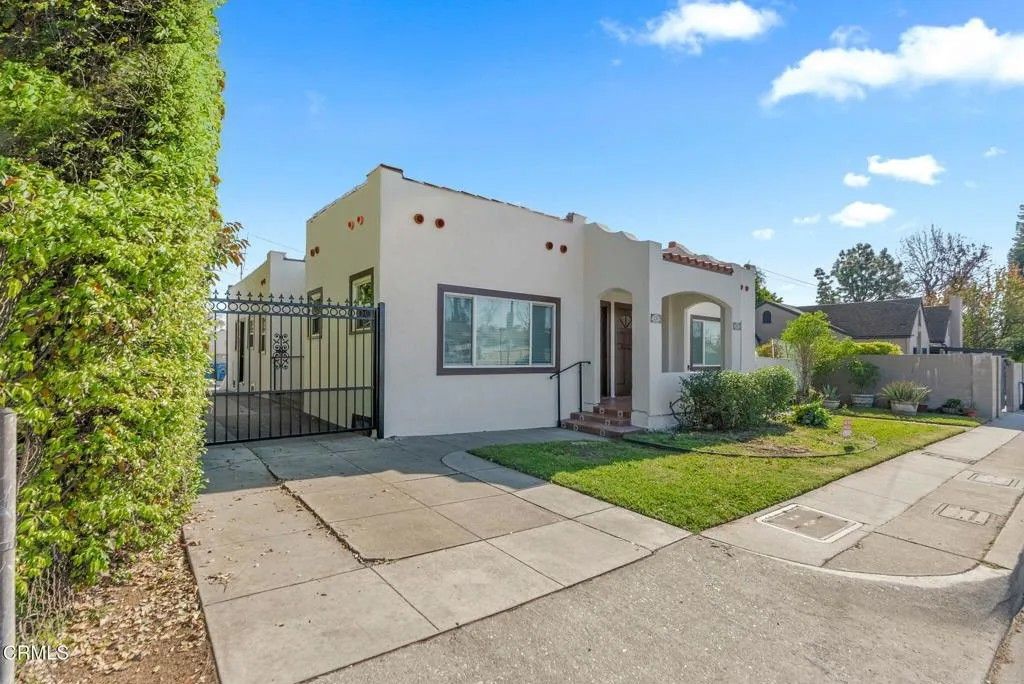 Photo of 208 N Fremont Avenue, Alhambra, CA 91801 (MLS # P1-25745)