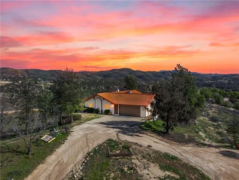 Photo of 37320 Spring Valley, Temecula, CA 92592 (MLS # SW26009499)