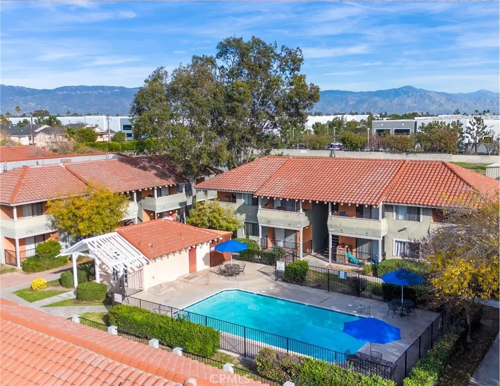 1531 W Rialto
