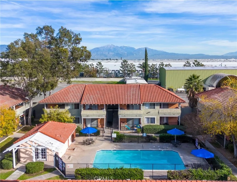 1531 W Rialto