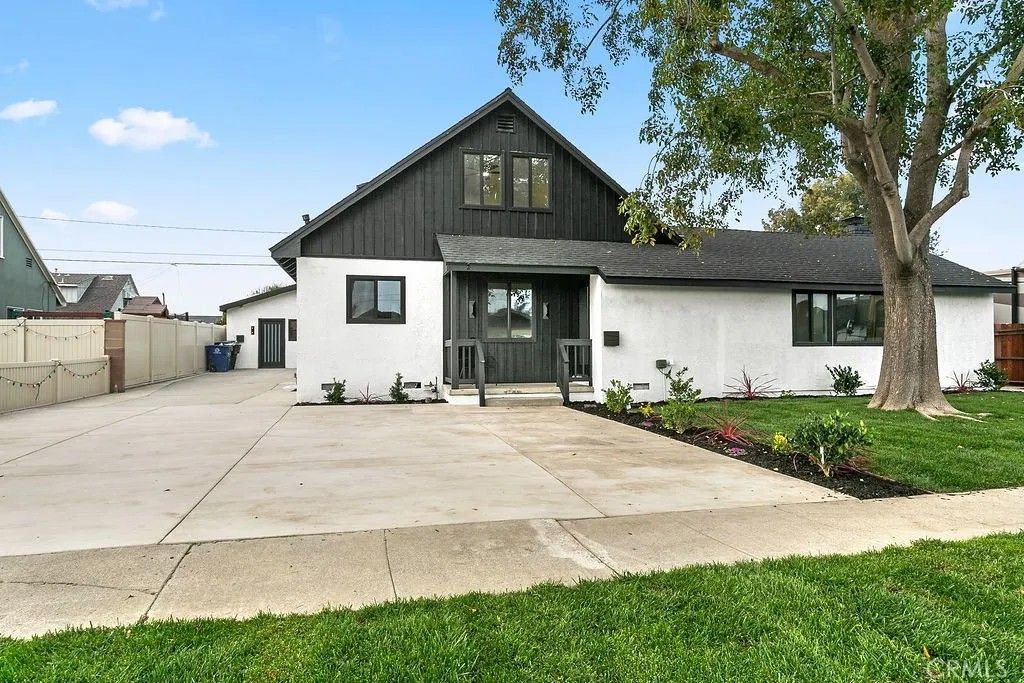 Photo of 6091 Navajo Rd, Westminster, CA 92683 (MLS # OC25276189)