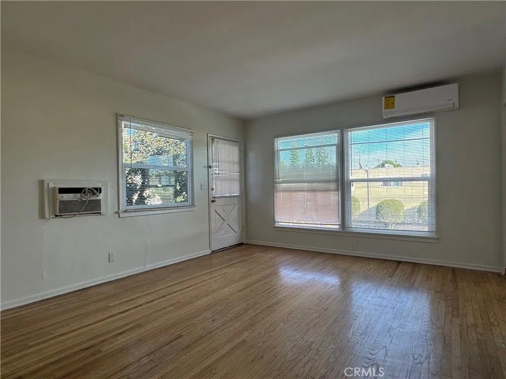 Photo of 15234 Rayen Street #F, North Hills, CA 91343 (MLS # SR25278727)