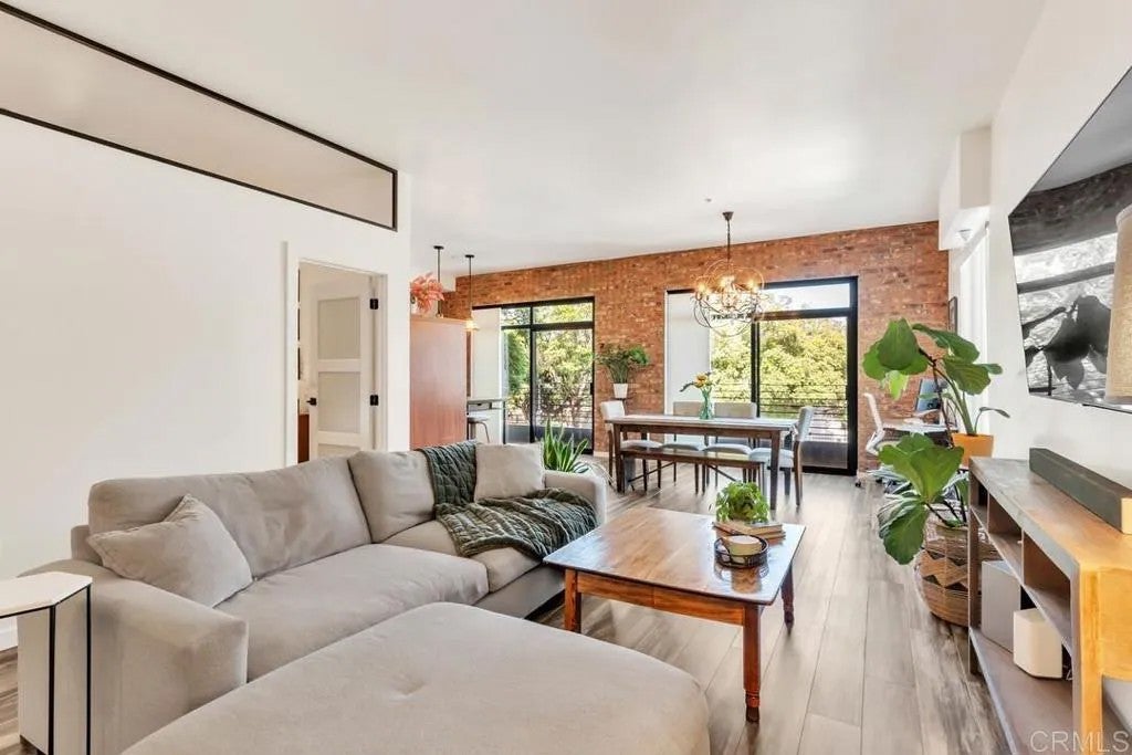 889 Date Street 144