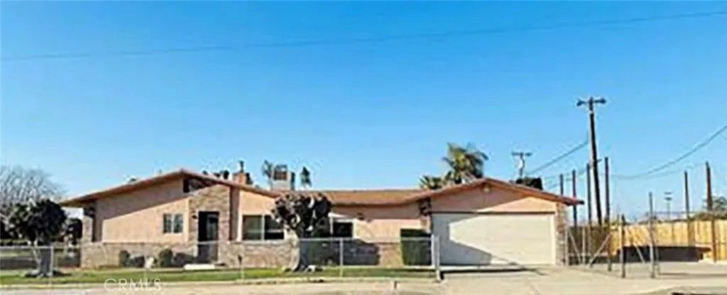 Photo of 714 El Toro Dr, Bakersfield, CA 93304 (MLS # OC25247084)