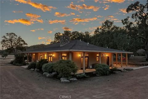 Photo of 17205 Black Oak Hill, Middletown, CA 95461 (MLS # LC25281442)