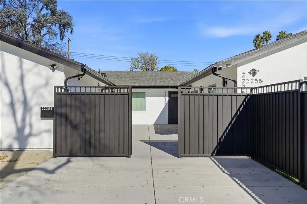 Photo of 22255 Wyandotte, Canoga Park, CA 91303 (MLS # SR25273980)
