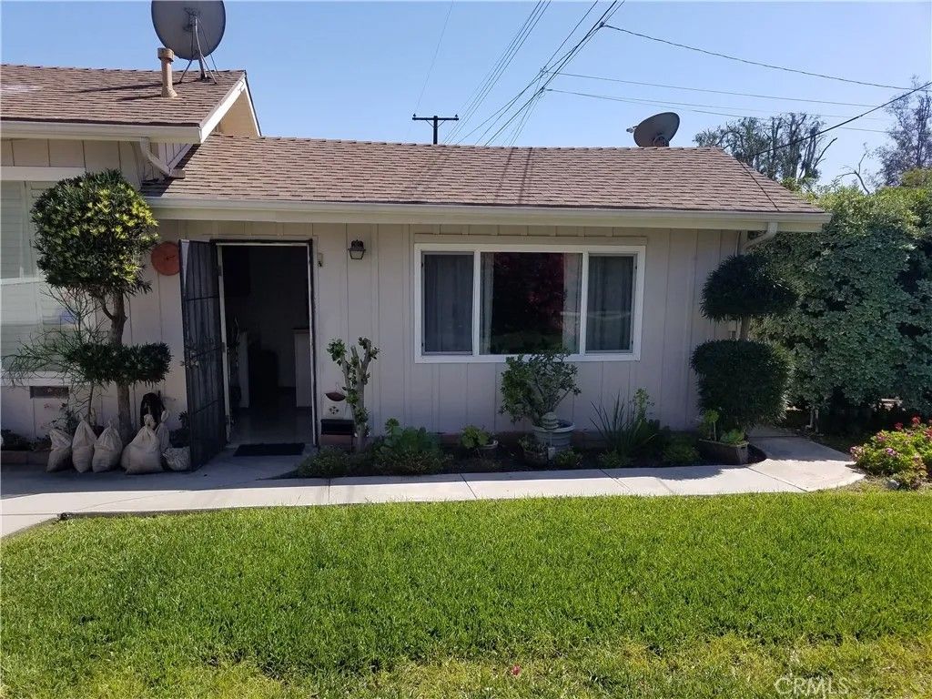 Photo of 543 Ranch Ln, Glendora, CA 91741 (MLS # AR26016156)