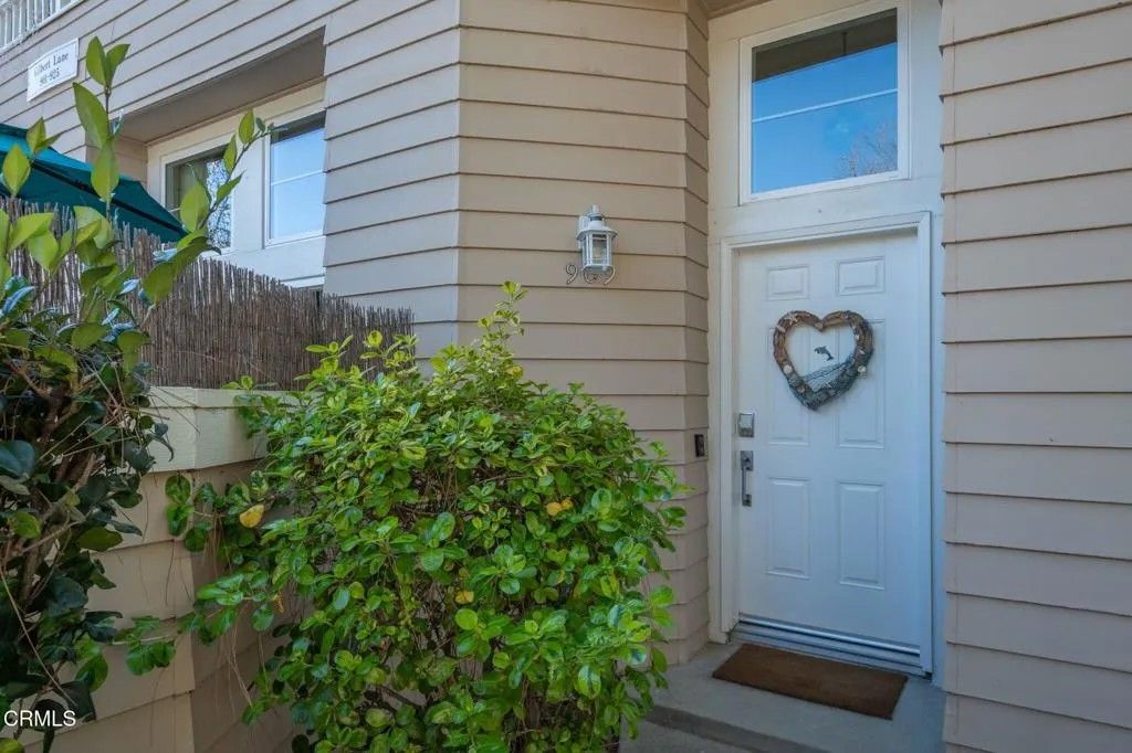 Photo of 909 Gilbert Lane, Ventura, CA 93003 (MLS # V1-34200)