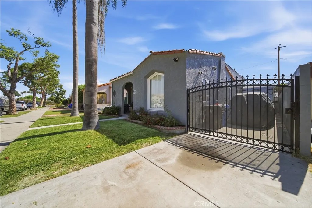 6816 Cerritos Avenue