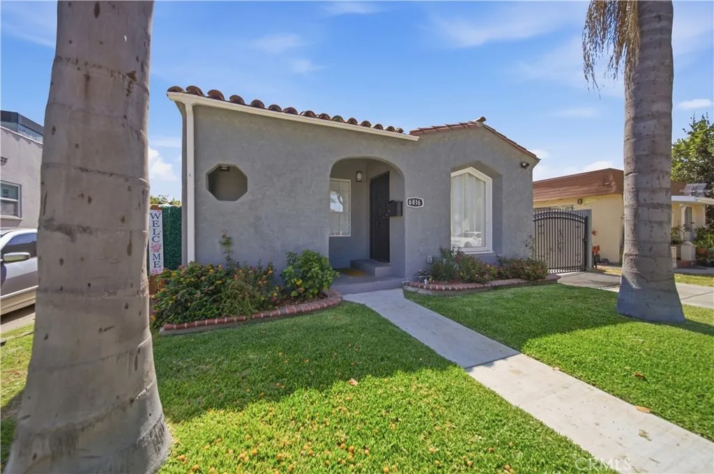 6816 Cerritos Avenue