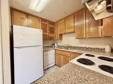 Tiny photo for 4082 Albatross St #7, San Diego, CA 92103 (MLS # 260004378)