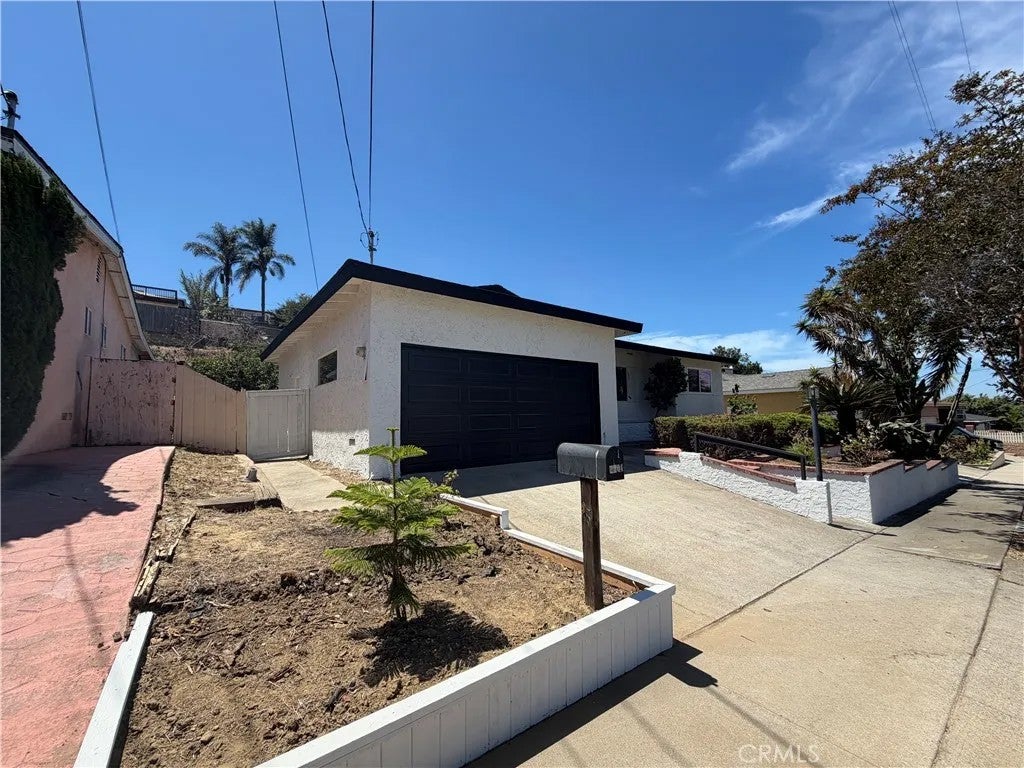 2204 Calle Tortuosa