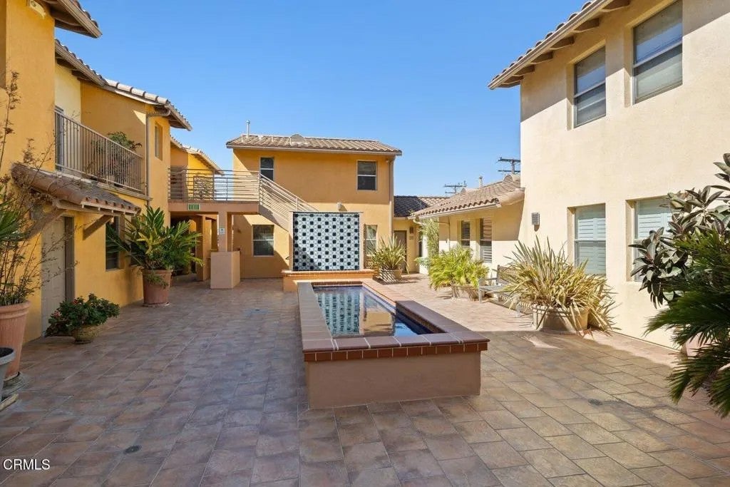 285 N Ventura 14
