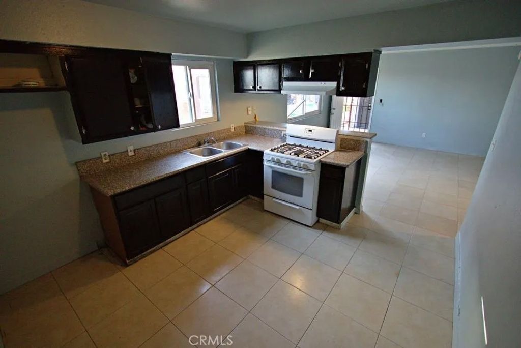 Photo of 3504 Pioneer Dr, Bakersfield, CA 93306 (MLS # OC26067386)