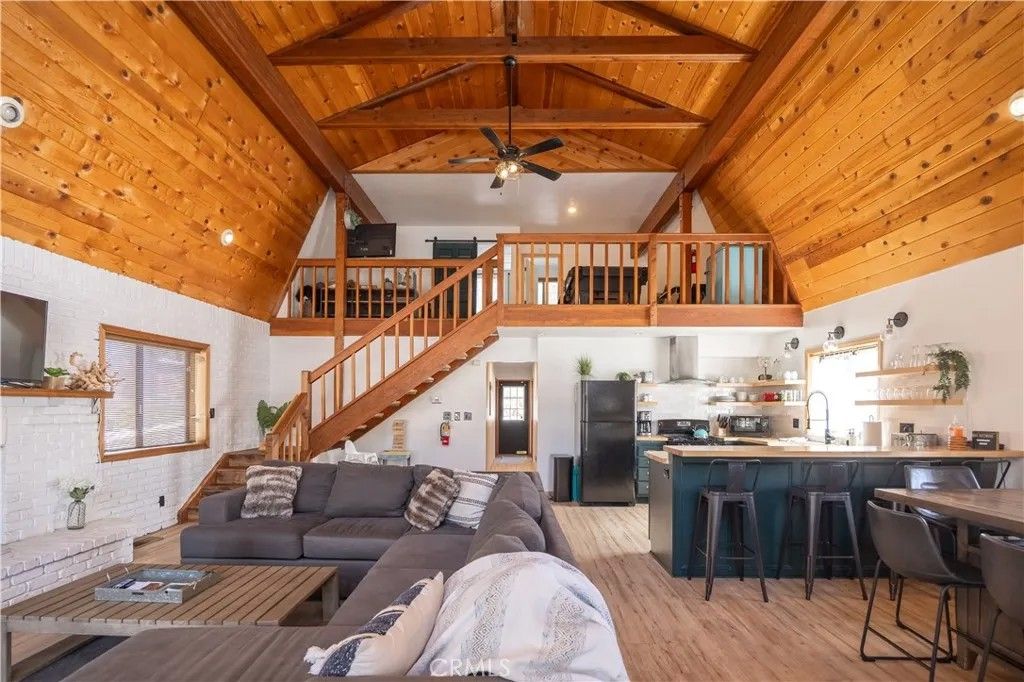 Photo of 725 Temple Lane, Big Bear Lake, CA 92315 (MLS # IG25259053)