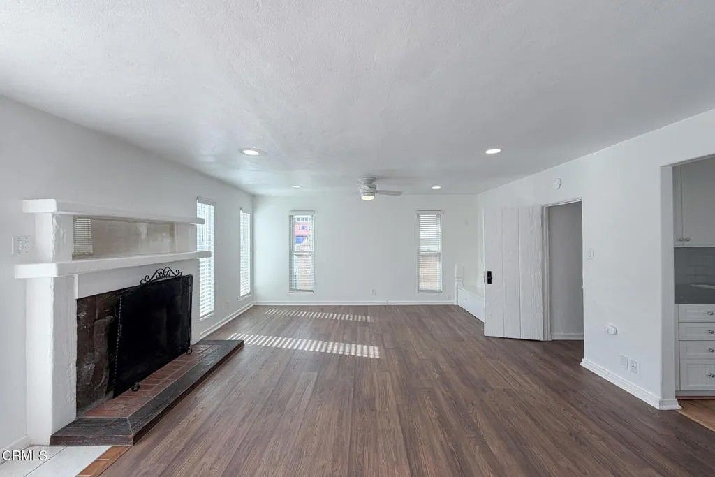 Photo of 117 Van Nuys Avenue, Oxnard, CA 93035 (MLS # V1-34407)