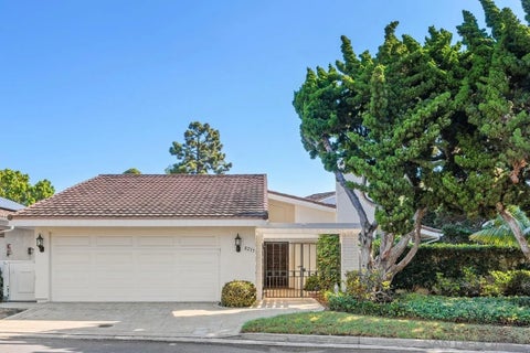 Photo of 8233 Caminito Maritimo, La Jolla, CA 92037 (MLS # 260022187)