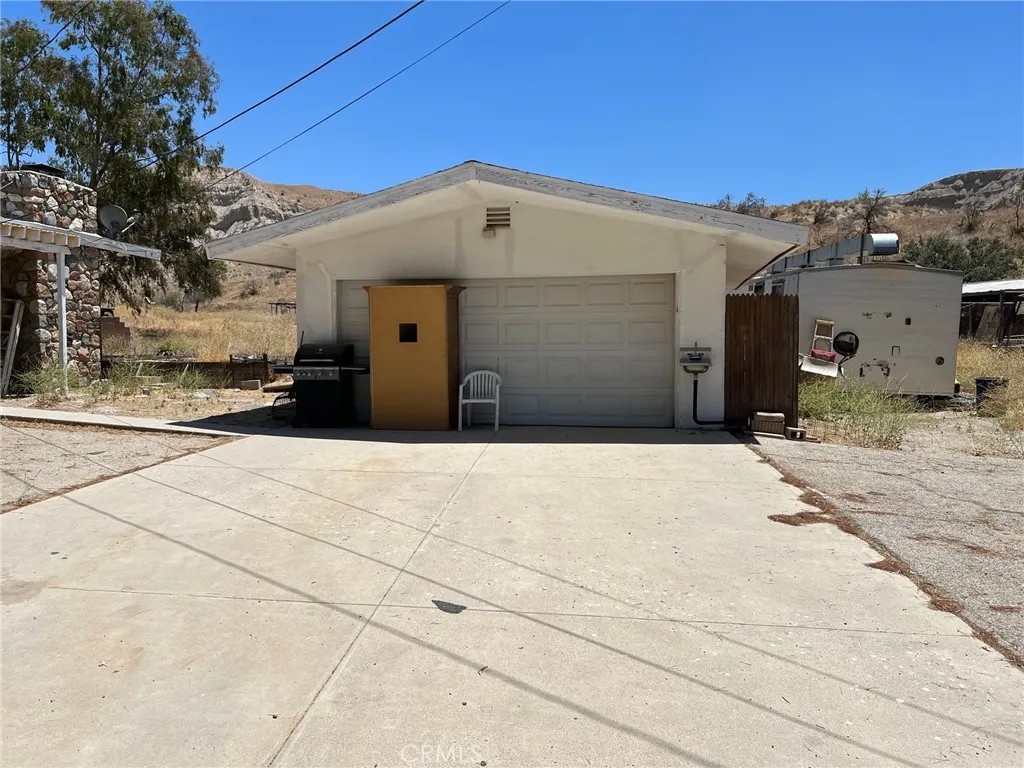 15840 Sierra Highway