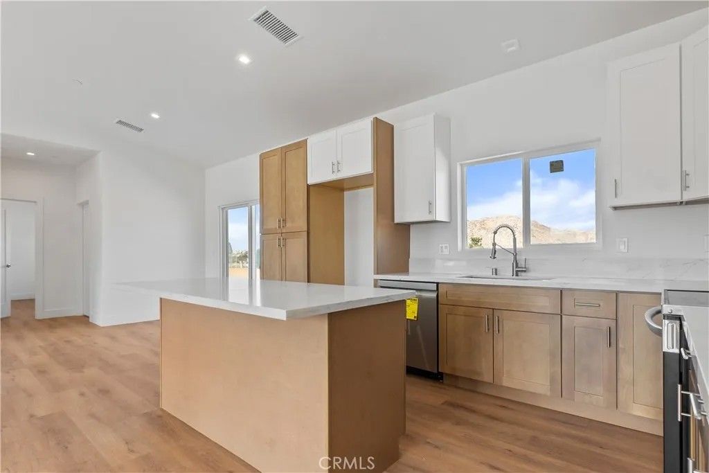 Photo of 11725 Lagartijo Drive, Apple Valley, CA 92308 (MLS # OC26072859)