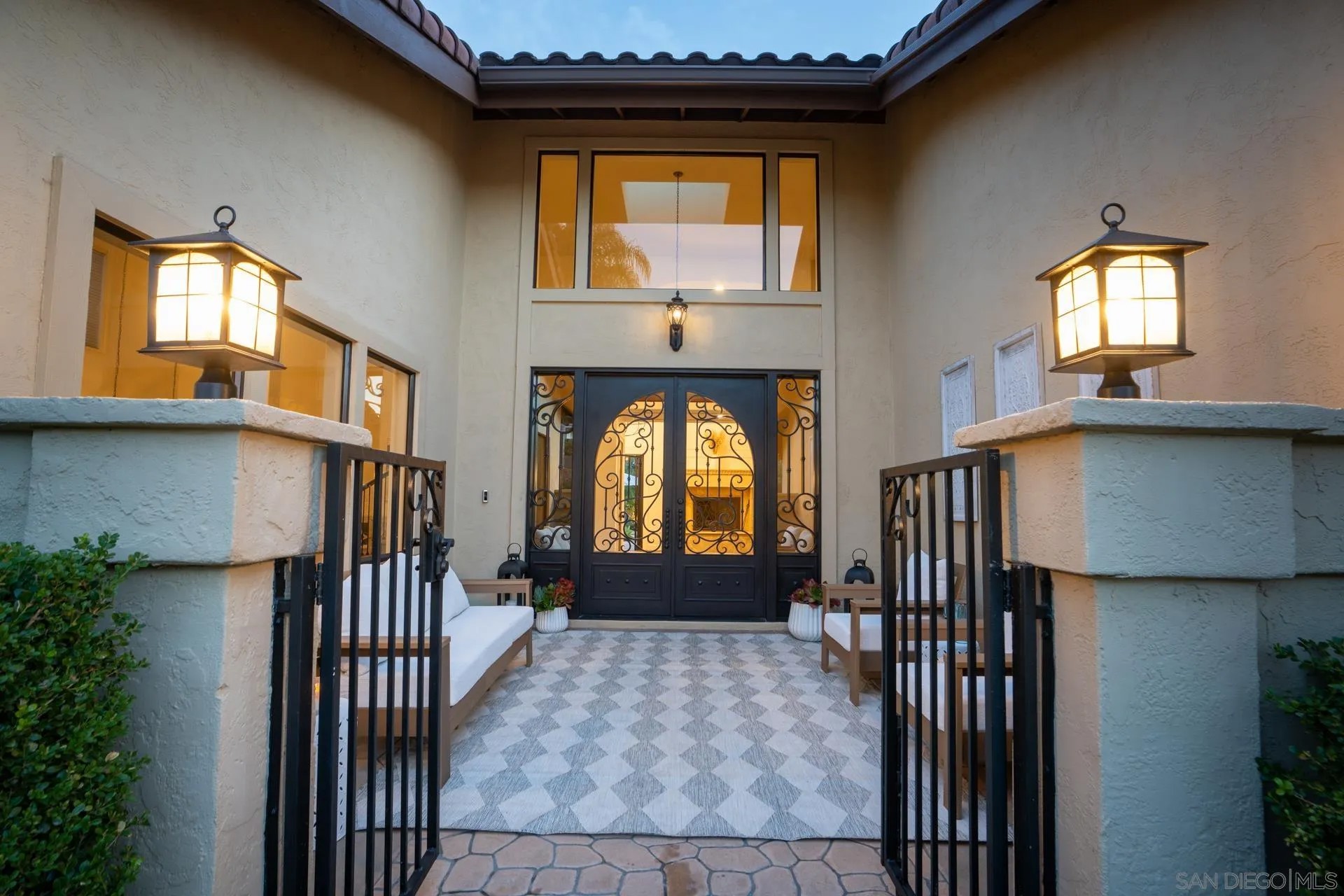 13723 Vista Poniente Drive